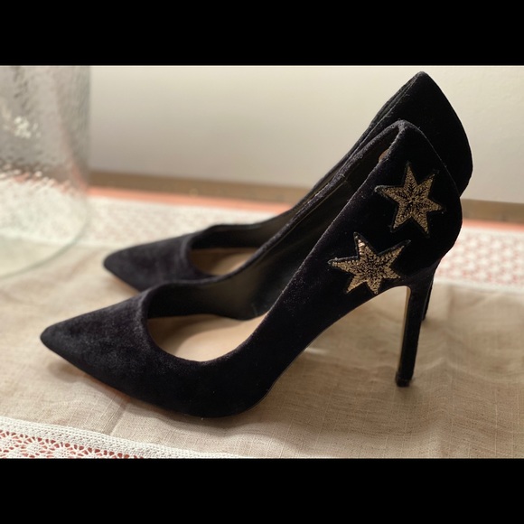 Cute black velvet pointed heels 🖤🖤 - Picture 2 of 5